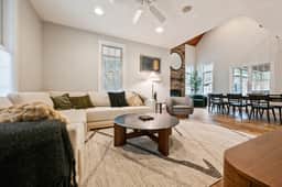 Luxury Modern 2 King Suites-Hot Tub-Hike-Sleeps 12 - Image 3
