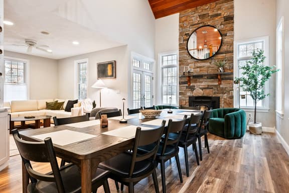 Luxury Modern 2 King Suites-Hot Tub-Hike-Sleeps 12 - Image 1